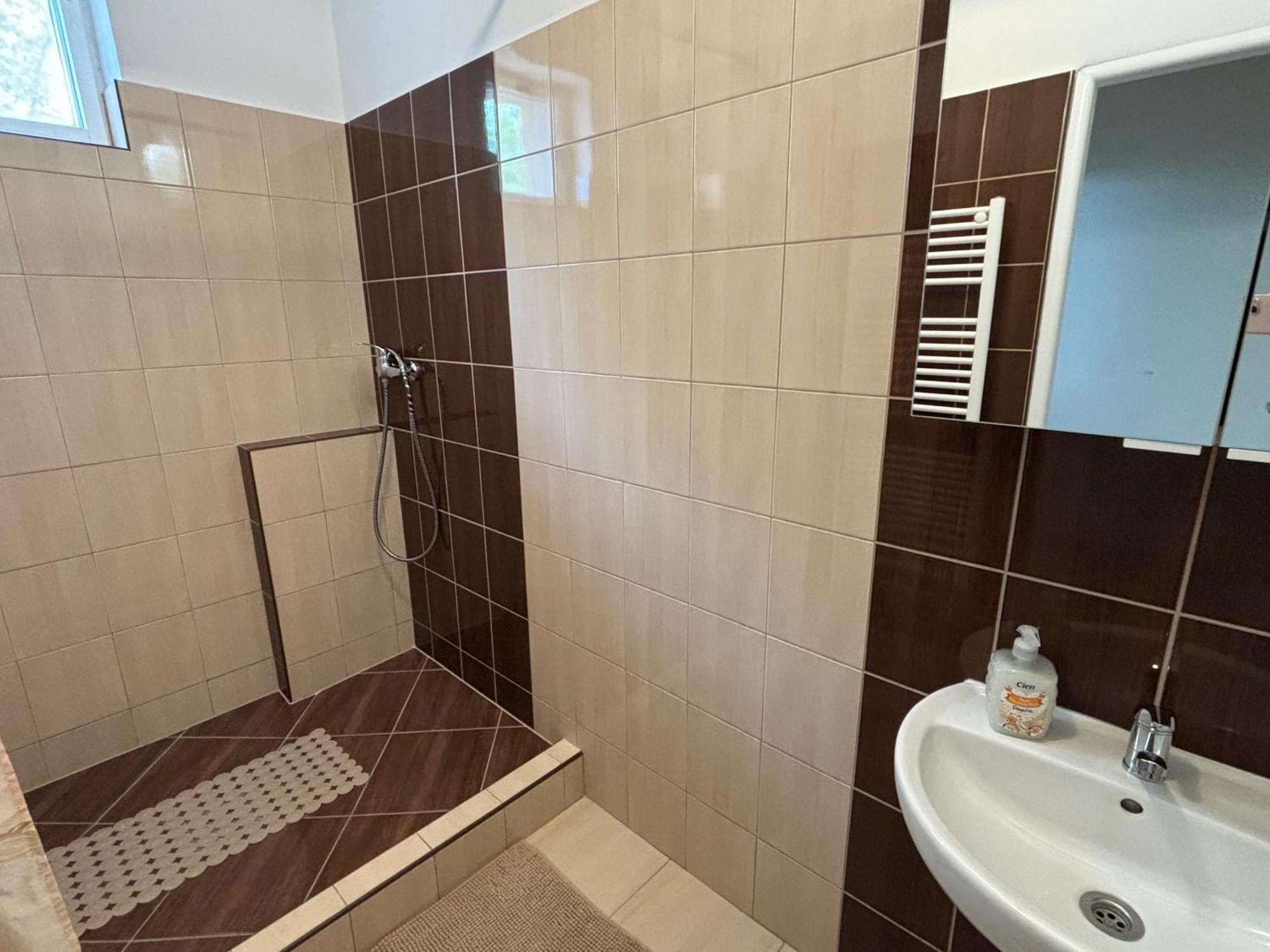 Apartmanovy Dom Grand Štúrovo Exterior foto